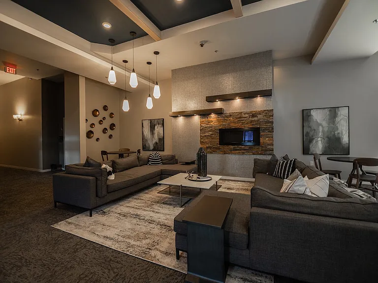 Phillips Avenue Lofts — Photo 19