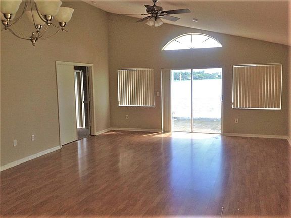 3rd image of 1488 Harbour Side Dr