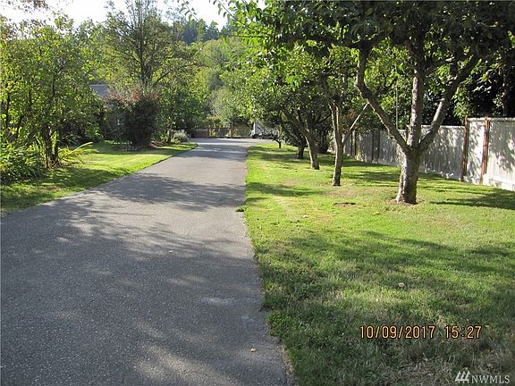 3rd image of 10522 Crescent Valley Dr NW