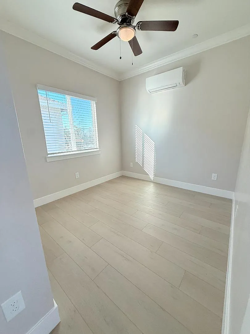 1367 Harris Ave - 1367 Harris Ave — Photo 2