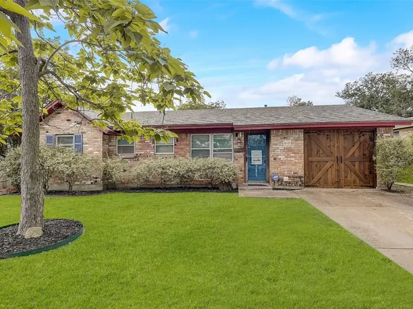 865 Russell Ln, Bedford, TX 76022