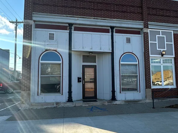 15 N Clinton St, Albia, IA 52531