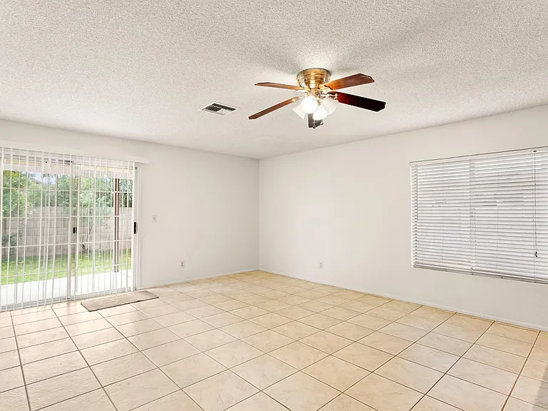 7309 W Canterbury Dr — Photo 10