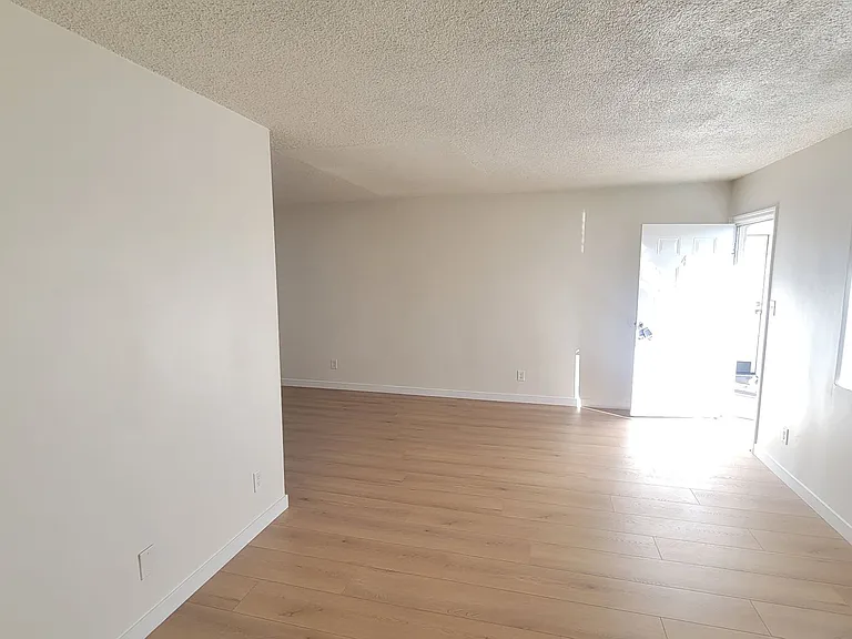 6336 Tujunga Ave — Photo 19