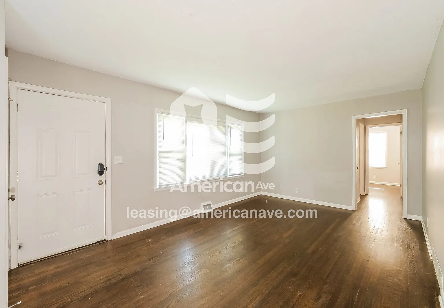 4 bed, 1.0 bath, 874 sqft, $1,956 — Photo 3