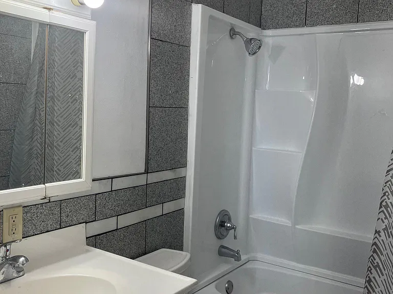 102 S 14th St #3 — Photo 4