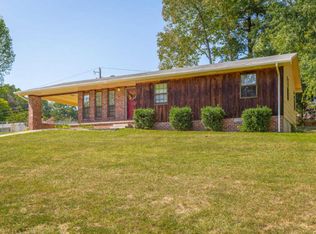 7707 E Village Ln, Hixson, TN 37343