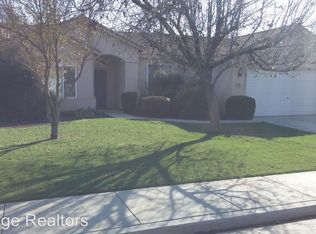 1061 W Sandstone Dr, Hanford, CA