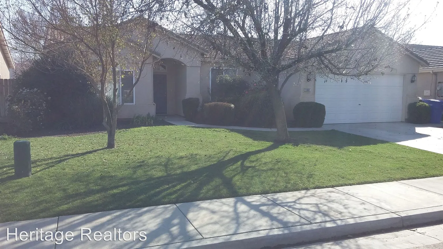 1061 W Sandstone Dr photo 1