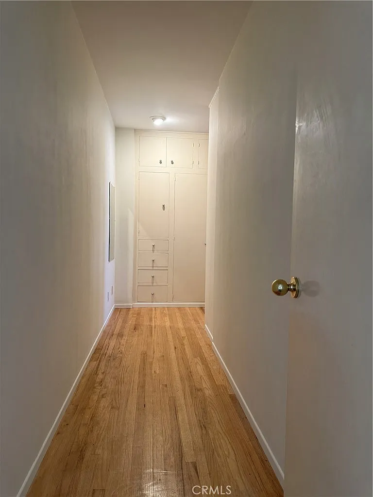 3 bed, 2466 sqft, $5,995 — Photo 4