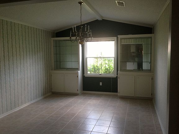 dining room before remodel