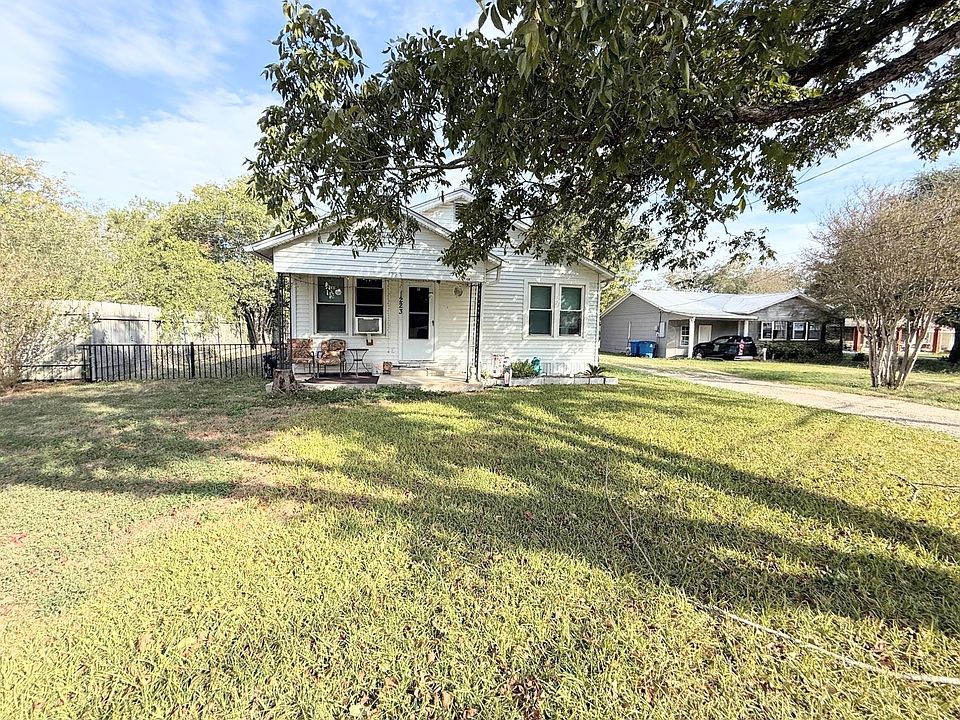 1st image of 1223 Bois Darc St