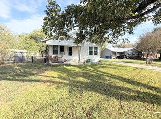 1223 Bois Darc St, Lockhart, TX 78644