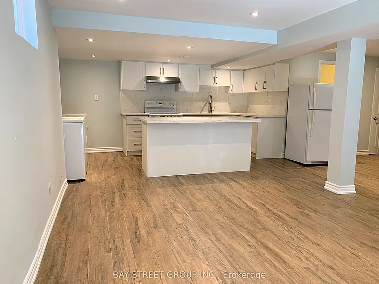 64 Mary Elizabeth Cres #BASEMENT — Photo 4