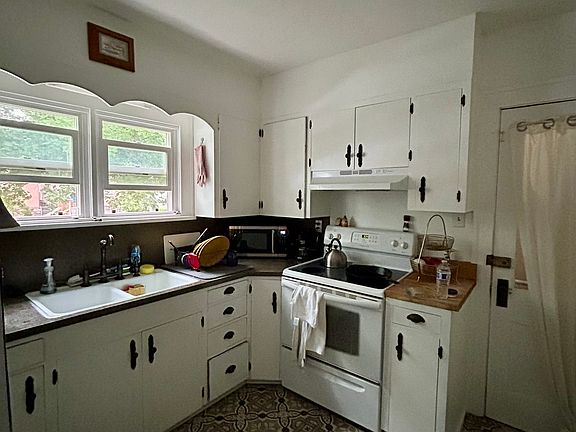3rd image of 223 E Elizabeth St #223