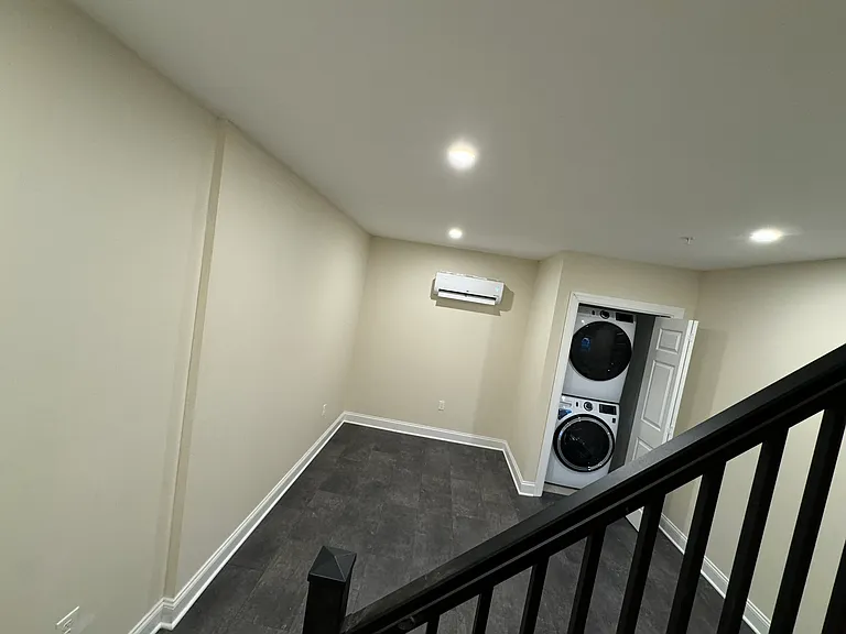 202 Center St #5 — Photo 12