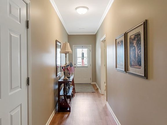 5th image of 212 Belhaven Dr