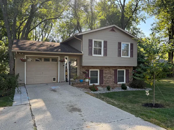 11 Elm St, Hillsdale, MI 49242