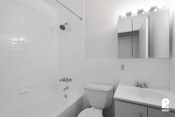 Rented by REZI | media 8