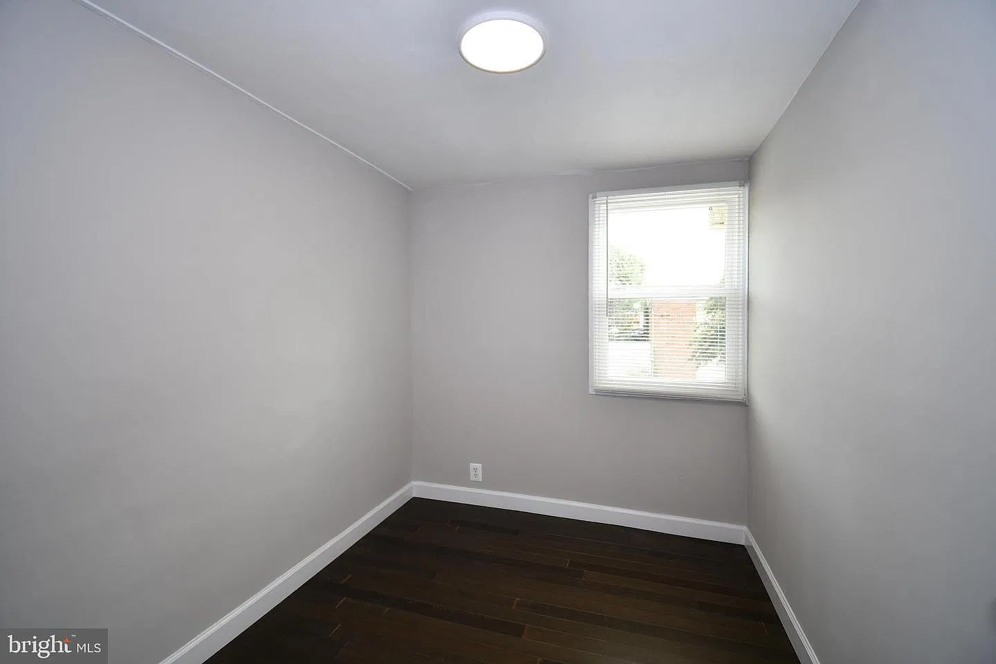 3 bed, 1024 sqft, $2,000 — Photo 4