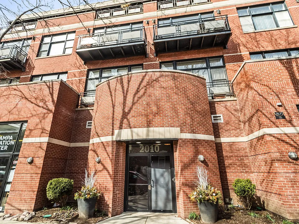 1542 N Damen/2010 W Pierce
