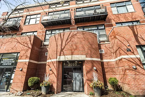 1542 N Damen/2010 W Pierce Photo 1