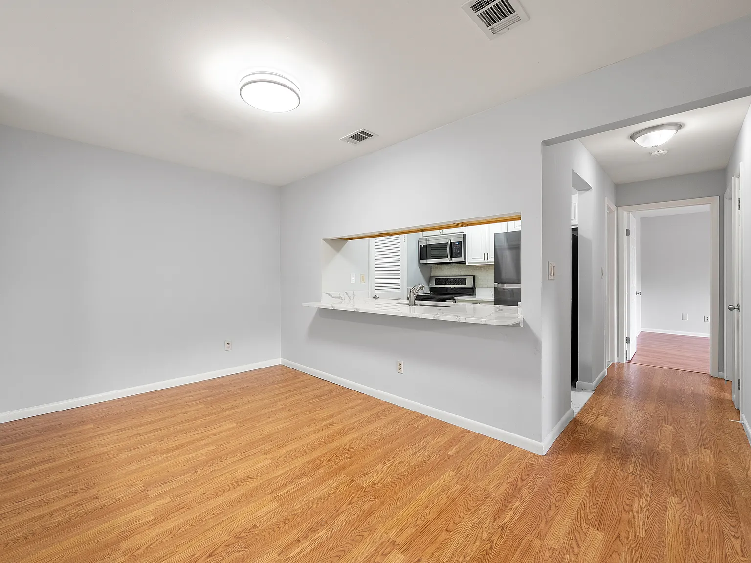 2 bed, 968 sqft, $3,200 — Photo 4