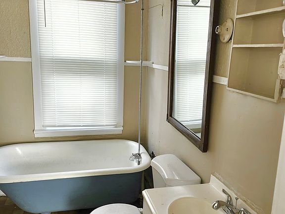 3rd image of 3115 W 34th Pl #Up