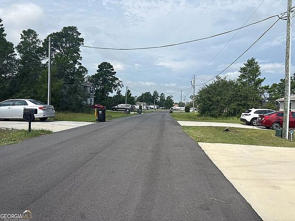 4th image of 225 Goldenrod Ln