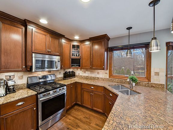 3rd image of 1N205 Tamarack Dr