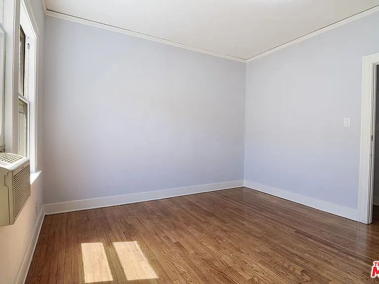 170 1/2 S Sycamore Ave — Photo 31