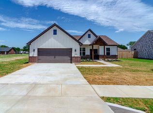 624 W Gould St, Pilot Point, TX 76258
