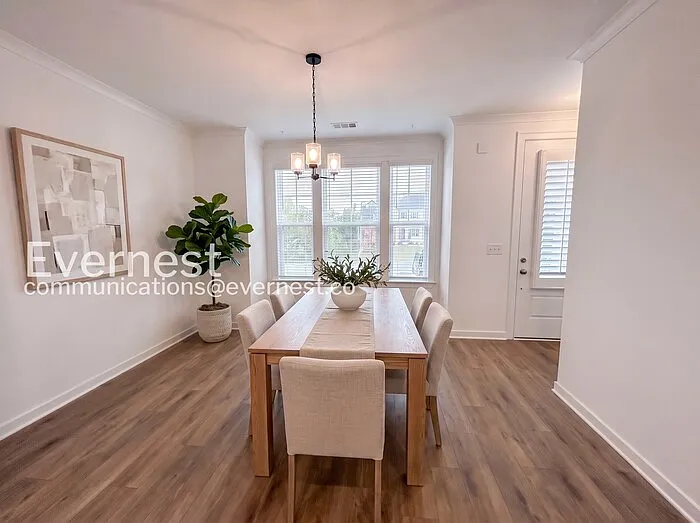 3 bed, 3.5 bath, 1950 sqft, $3,895 — Photo 4