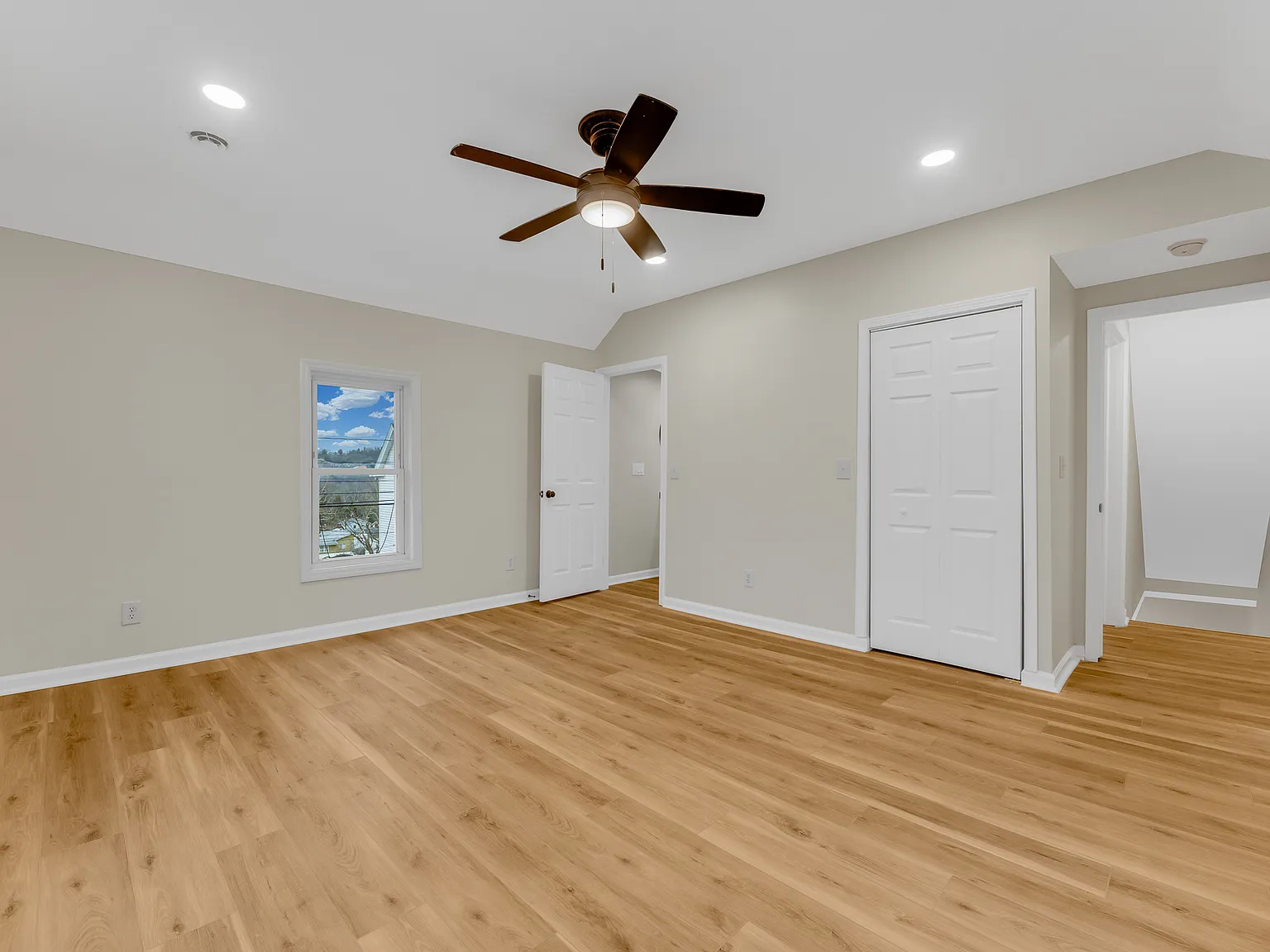 3 bed, 2.5 bath, 1496 sqft, $1,850 — Photo 3