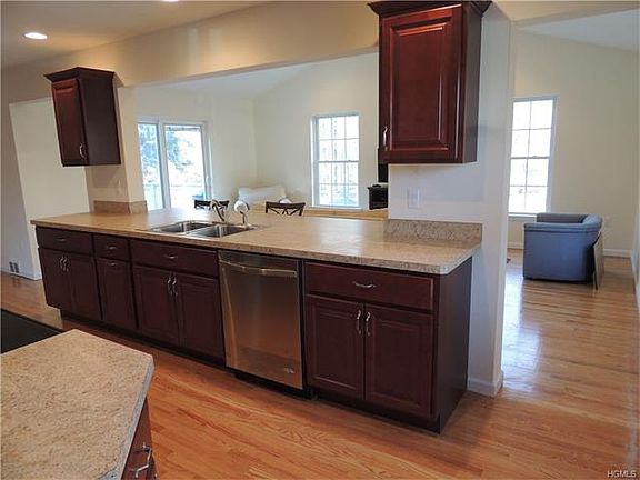 2nd image of 299 Harriman Heights Rd