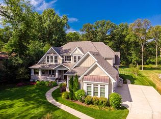 260 Forest Trl, Oak Brook, IL 60523