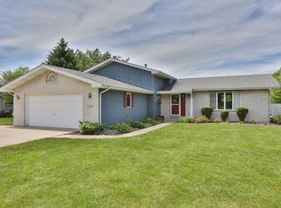 2336 Foliage Ln, Dyer, IN 46311