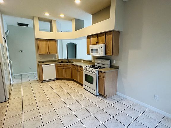 4th image of 14640 Corkwood Dr