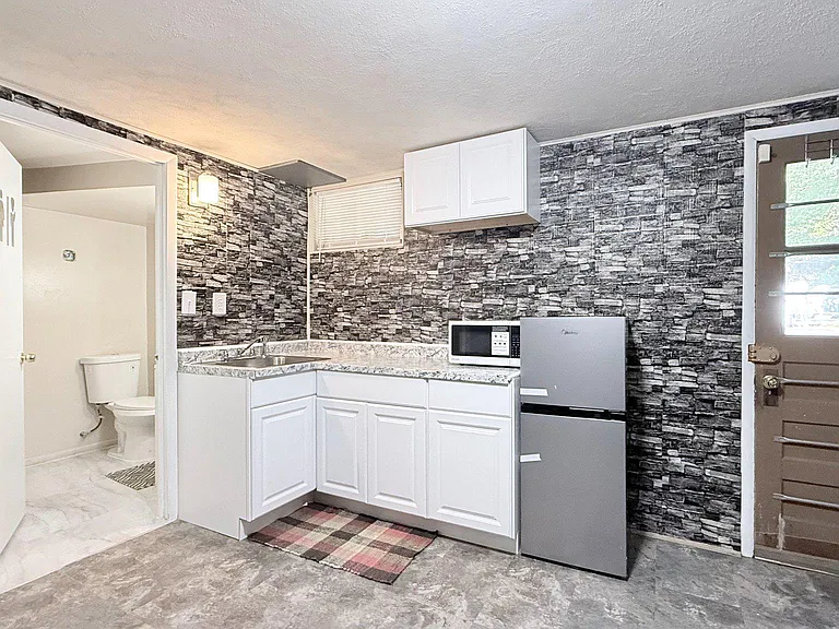 4203 Maple Rd — Photo 5