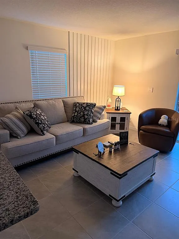 3 bed, 2.5 bath, 1452 sqft, $2,200 — Photo 4