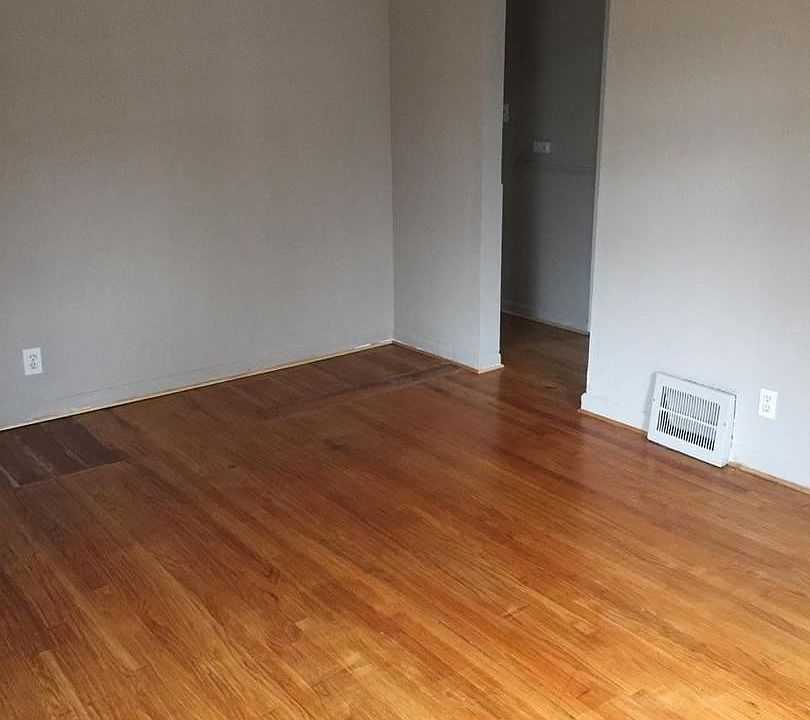 2nd image of 34544 Chestnut St