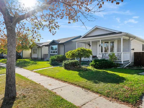 921 NE Erin Woods Dr SE, Calgary, AB T2B 2X1