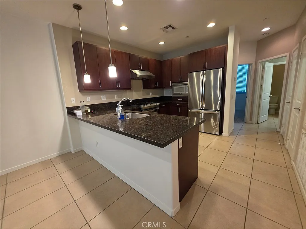 3 bed, 1770 sqft, $3,800 — Photo 3