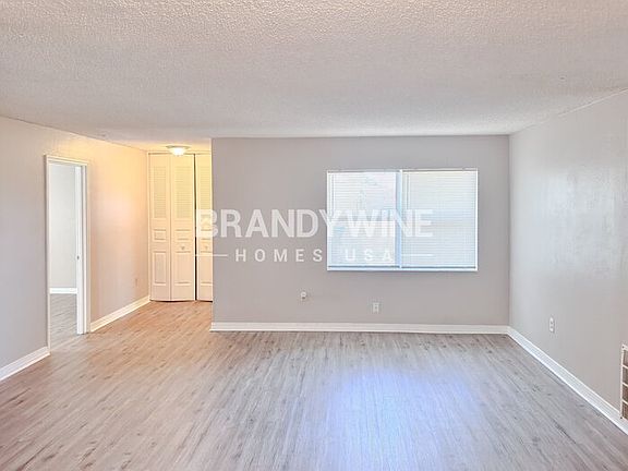 5th image of 733 Ibsen Ave