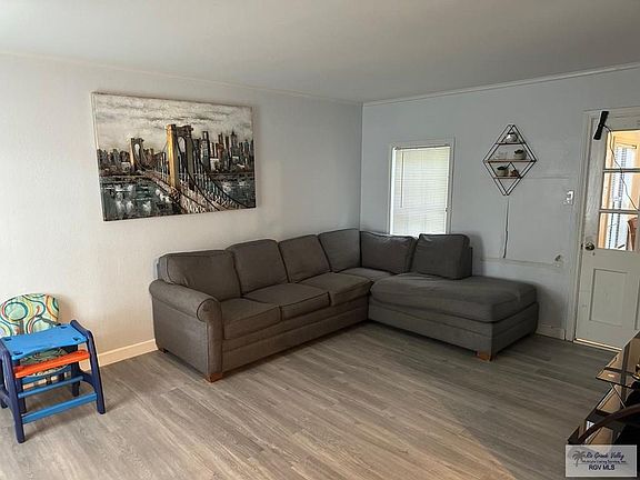 4th image of 1604 Russell Dr