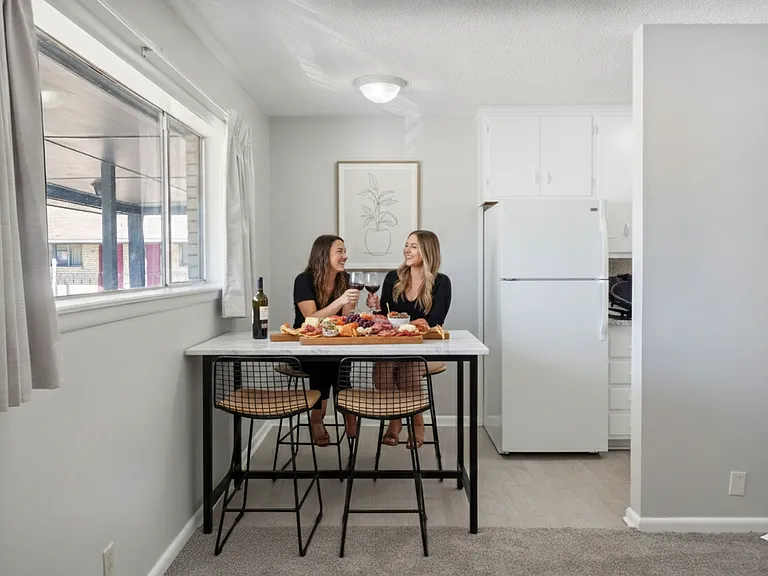 DeVille Apartments — Photo 30