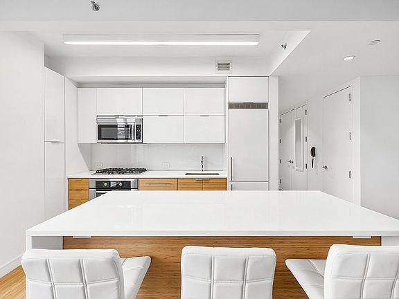 4th image of 303 E 33rd St #3A