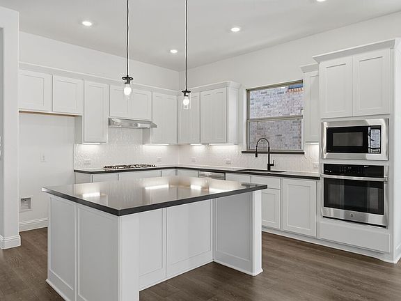 4th image of 4225 Tawakoni Dr