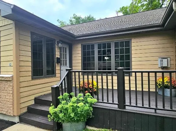 13 E 3rd St, Morris, MN 56267