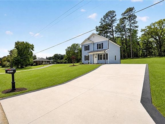 3rd image of 2822 Uwharrie Rd